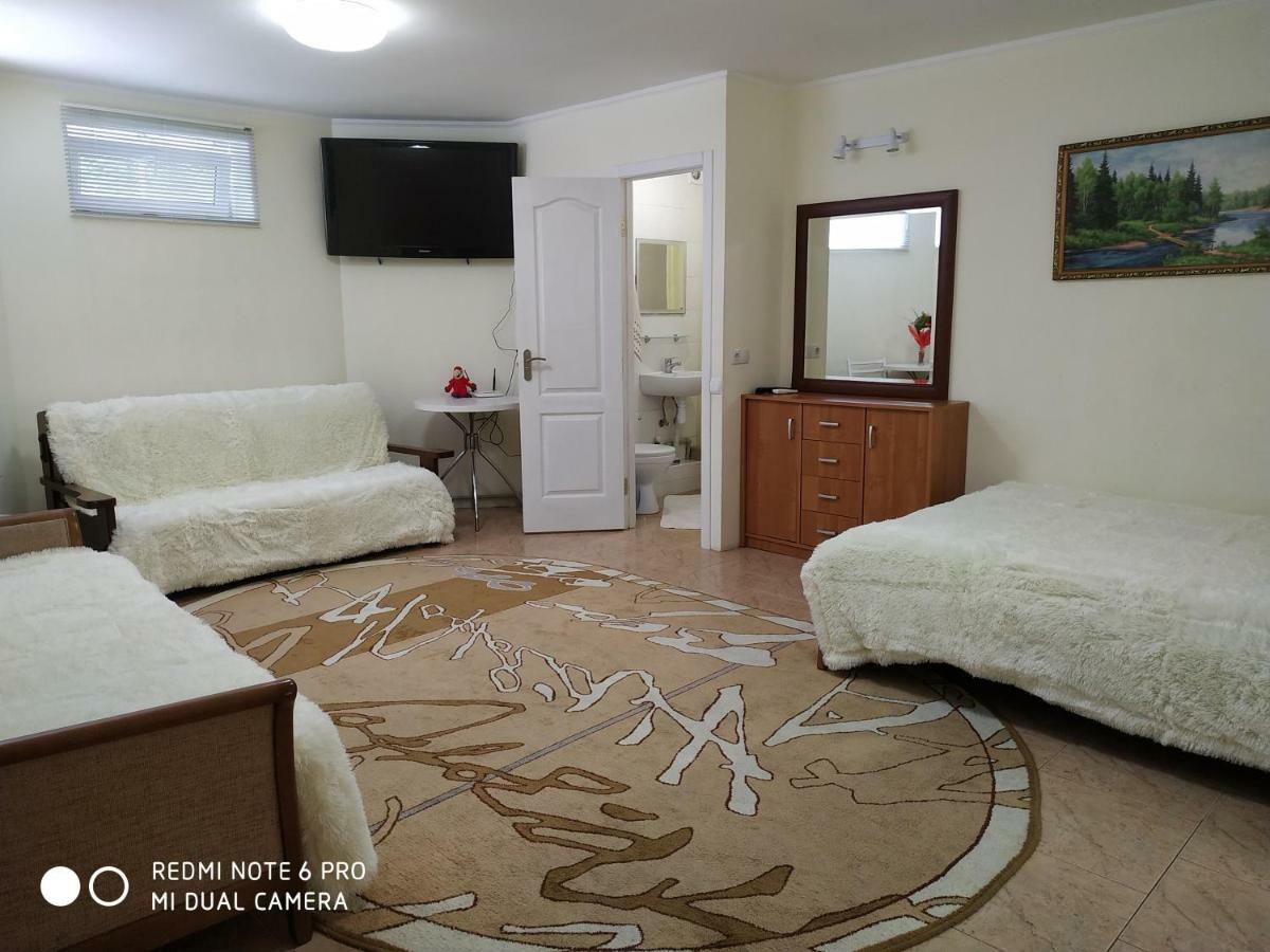 Guest House Butterfly Wing オデッサ エクステリア 写真